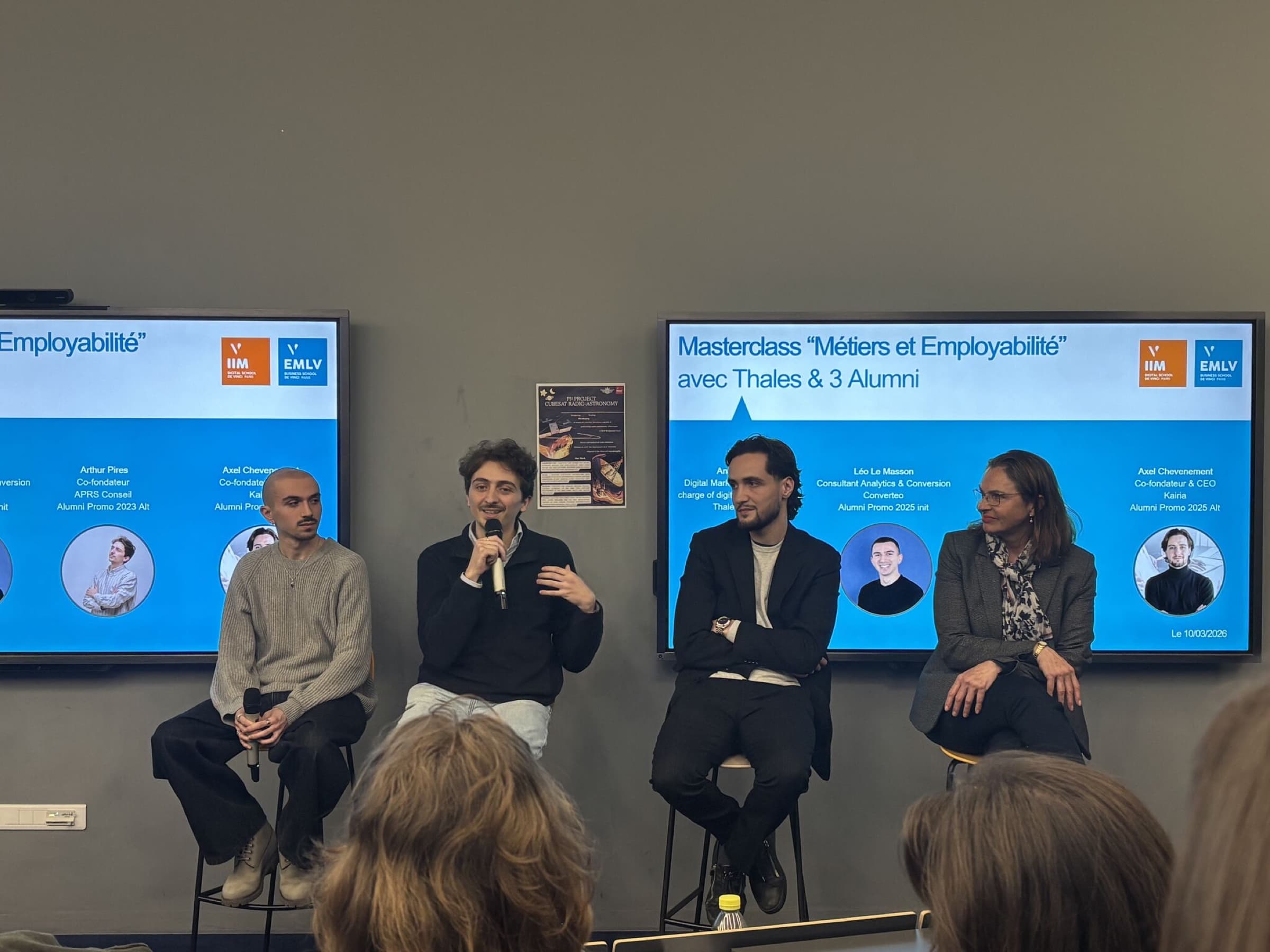 Arthur Pires au micro lors d'une masterclass « Métiers et employabilité » à l'EMLV / IIM